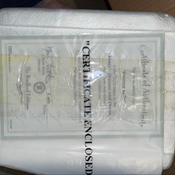 Collectible Porcelain Disney Princess Bells (11) - Picture 4 of 11